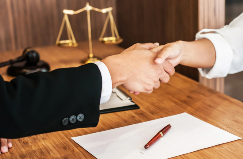 Kapan Persoalan Bisnis Sebaiknya Dikonsultasikan kepada Advokat?